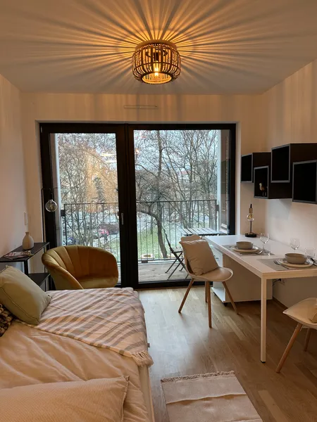 Stilvolles, attraktives 1-Zimmer-Apartment, möbliert, mit Balkon und Küche in bester Lage in Berlin — photo 1